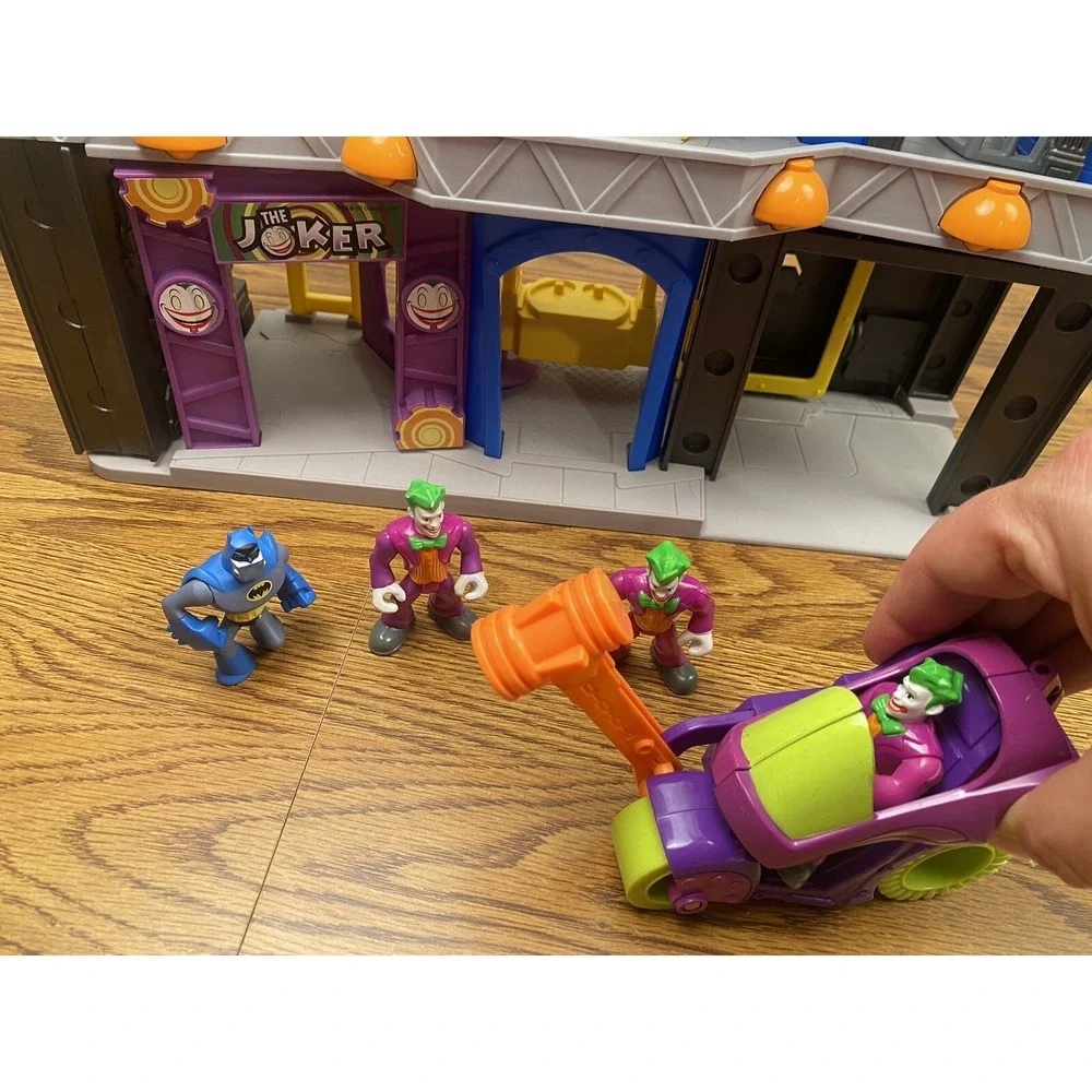 Mattel Imaginext DC Super Friends Batman Gotham City Joker Bank Playset 2011